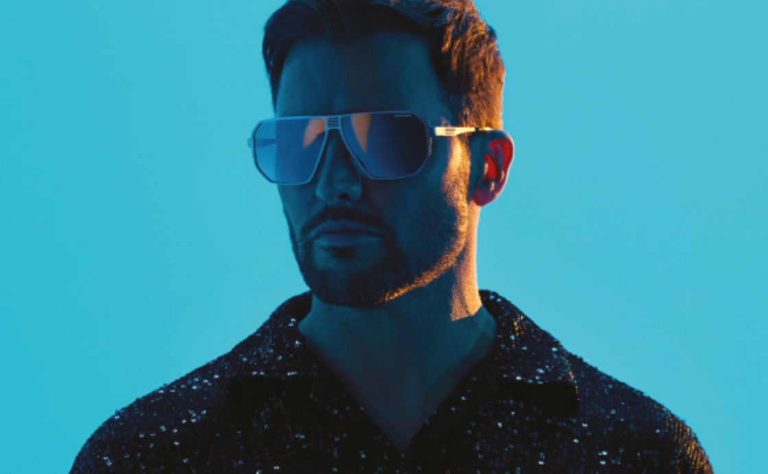 Jaguar Eyewear: Mann mit Sonnenbrille